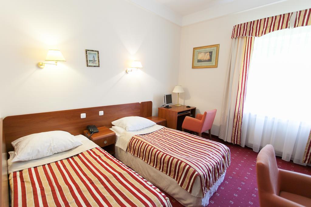 Hotel Twins II Warsawa Bagian luar foto